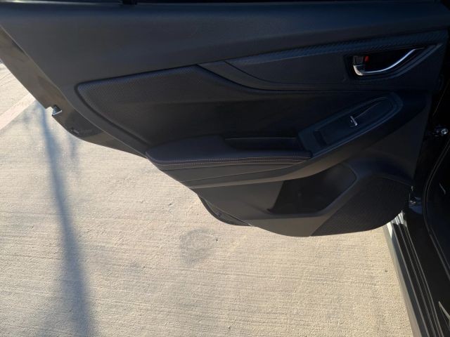 Subaru Crosstrek Vehicle Full-screen Gallery Image 15