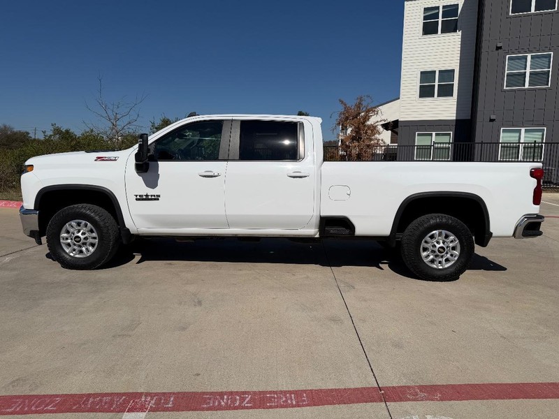 Chevrolet Silverado 2500HD Vehicle Full-screen Gallery Image 03
