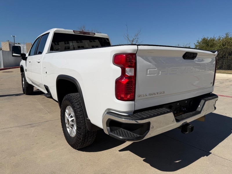 Chevrolet Silverado 2500HD Vehicle Full-screen Gallery Image 04