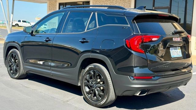 GMC Terrain Vehicle Full-screen Gallery Image 04