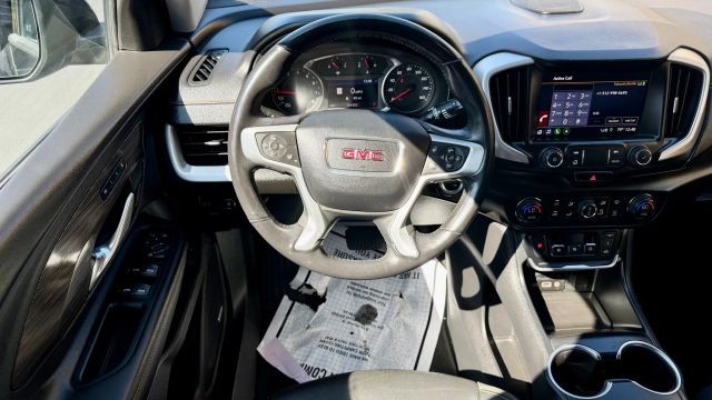 GMC Terrain Vehicle Full-screen Gallery Image 06