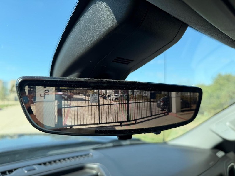 GMC Sierra 1500 Vehicle Full-screen Gallery Image 14