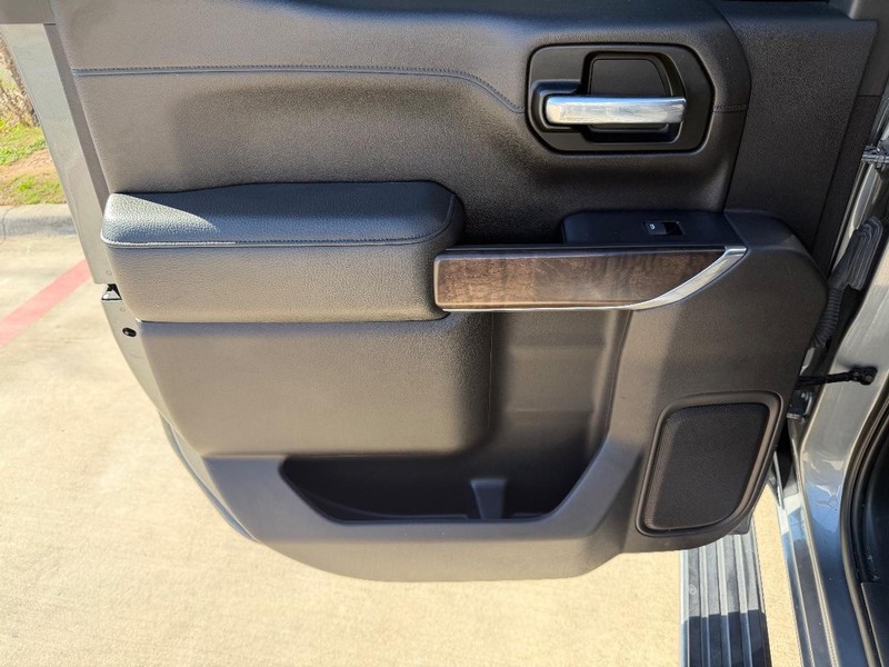 GMC Sierra 1500 Vehicle Full-screen Gallery Image 16