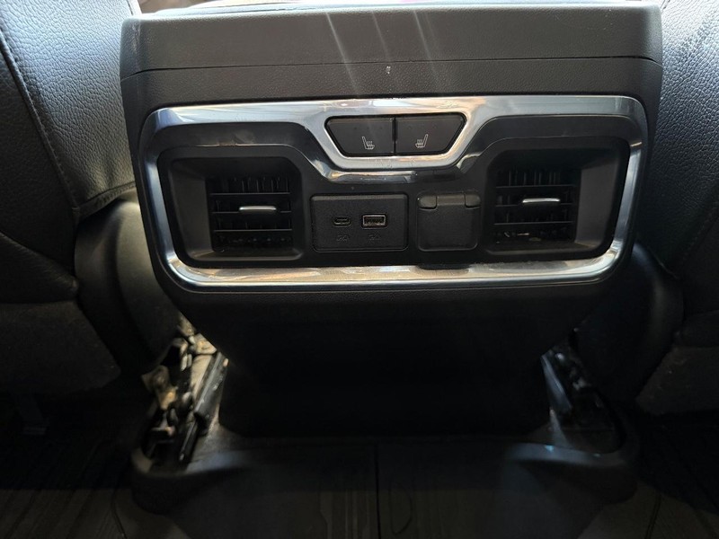 GMC Sierra 1500 Vehicle Full-screen Gallery Image 19