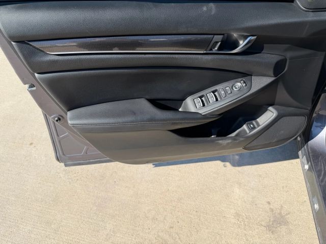 Honda Accord Sedan Vehicle Full-screen Gallery Image 10