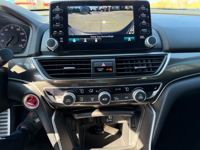 Honda Accord Sedan Vehicle Full-screen Gallery Image 14