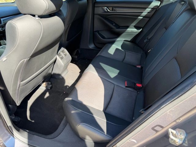 Honda Accord Sedan Vehicle Full-screen Gallery Image 16