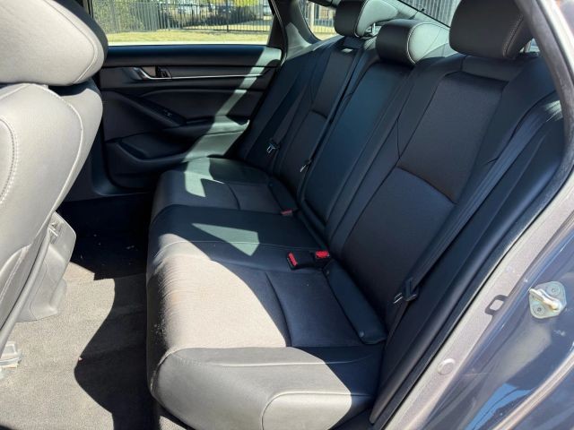 Honda Accord Sedan Vehicle Full-screen Gallery Image 17