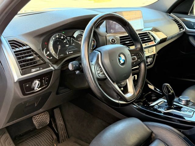 BMW X3 Vehicle Full-screen Gallery Image 10