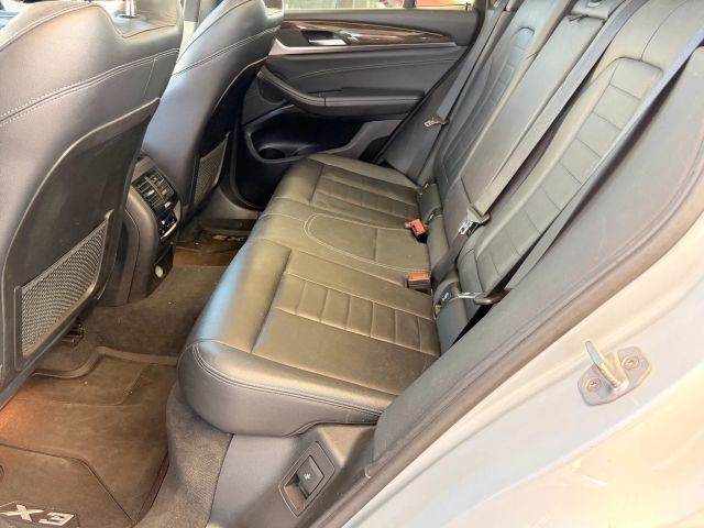 BMW X3 Vehicle Full-screen Gallery Image 13