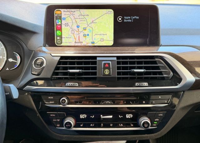 BMW X3 Vehicle Full-screen Gallery Image 14