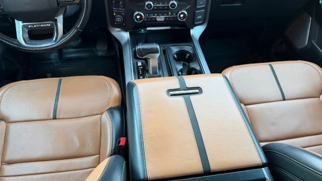 Ford F-150 Vehicle Full-screen Gallery Image 09