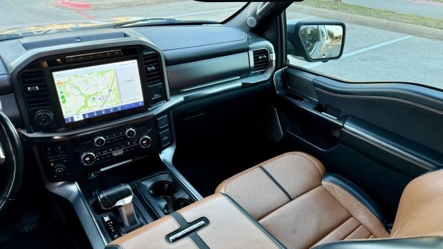 Ford F-150 Vehicle Full-screen Gallery Image 10