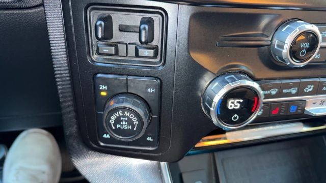 Ford F-150 Vehicle Full-screen Gallery Image 11