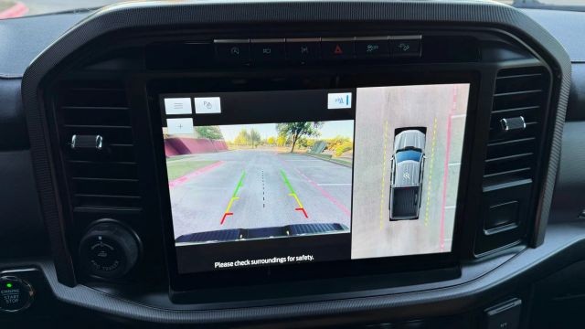 Ford F-150 Vehicle Full-screen Gallery Image 12