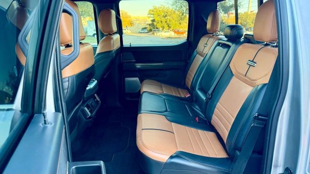 Ford F-150 Vehicle Full-screen Gallery Image 13