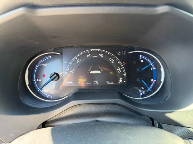 Toyota RAV4 Vehicle Full-screen Gallery Image 13