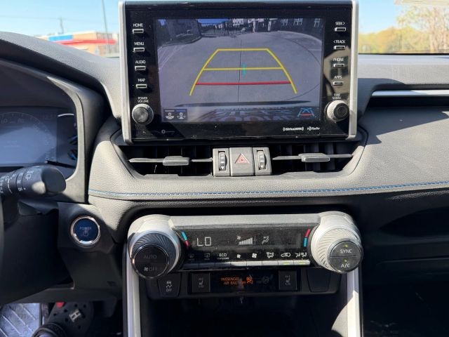 Toyota RAV4 Vehicle Full-screen Gallery Image 14