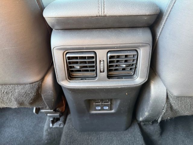 Toyota RAV4 Vehicle Full-screen Gallery Image 18