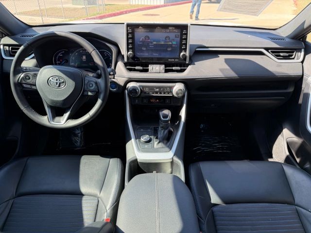 Toyota RAV4 Vehicle Full-screen Gallery Image 19