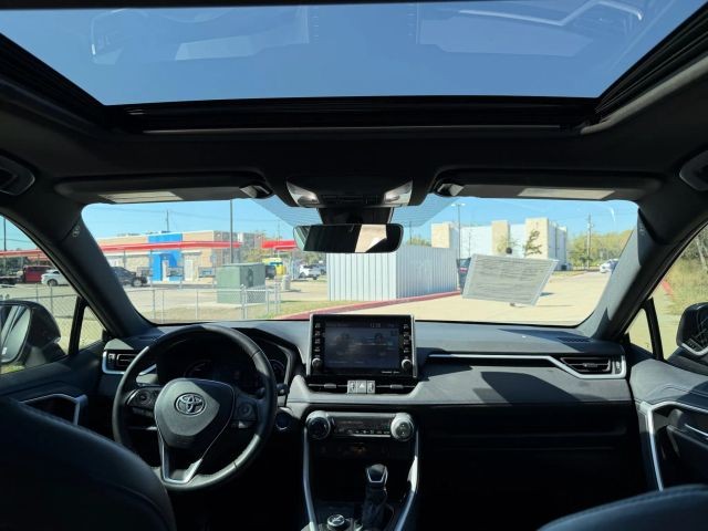 Toyota RAV4 Vehicle Full-screen Gallery Image 20