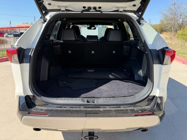 Toyota RAV4 Vehicle Full-screen Gallery Image 21