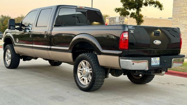Ford Super Duty F-350 SRW Vehicle Full-screen Gallery Image 04