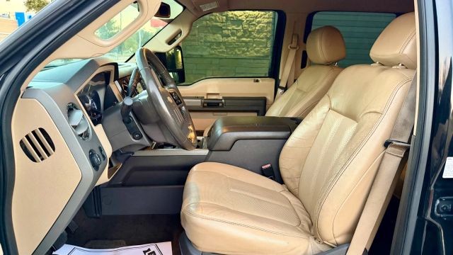 Ford Super Duty F-350 SRW Vehicle Full-screen Gallery Image 06