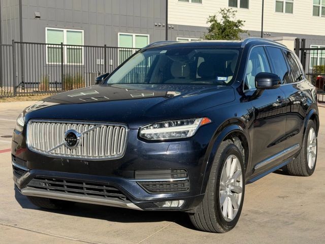 Volvo XC90 Vehicle Full-screen Gallery Image 02