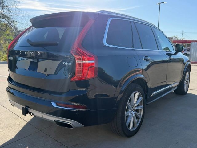 Volvo XC90 Vehicle Full-screen Gallery Image 06