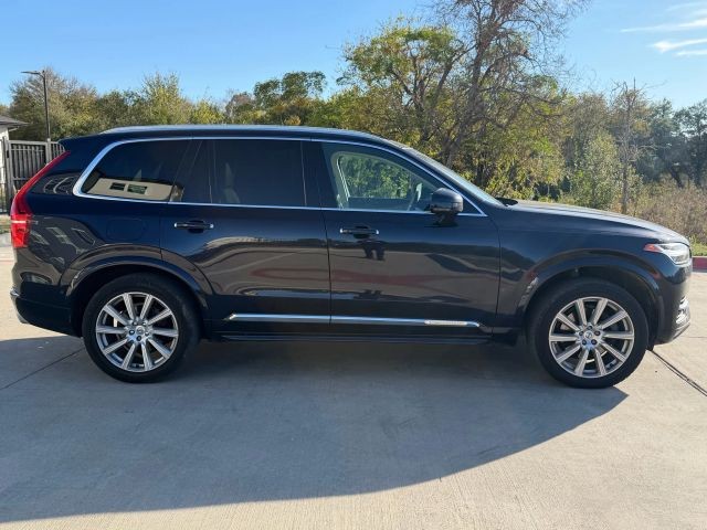 Volvo XC90 Vehicle Full-screen Gallery Image 07