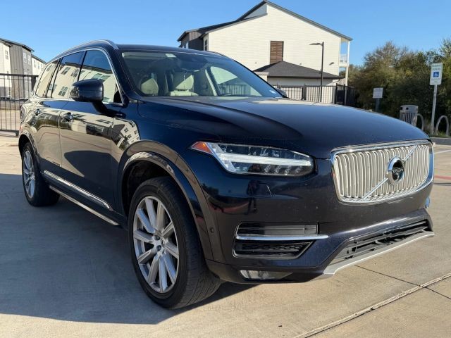 Volvo XC90 Vehicle Full-screen Gallery Image 08