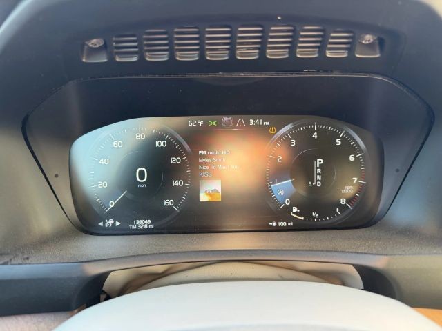 Volvo XC90 Vehicle Full-screen Gallery Image 12