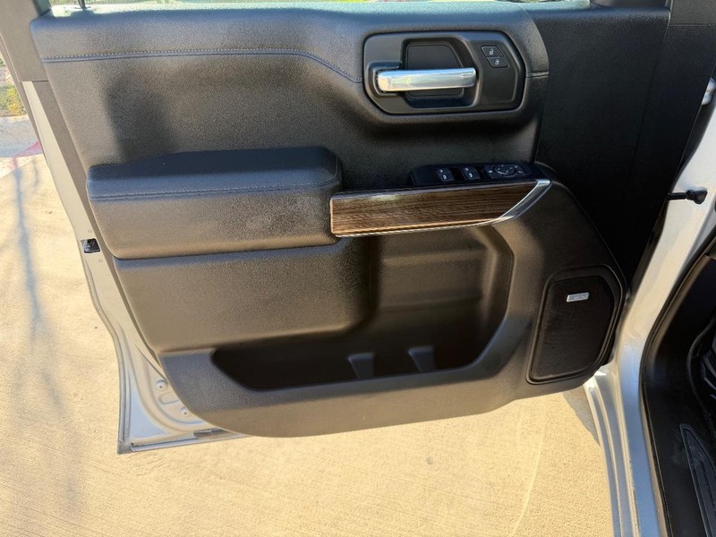 Chevrolet Silverado 1500 Vehicle Full-screen Gallery Image 10