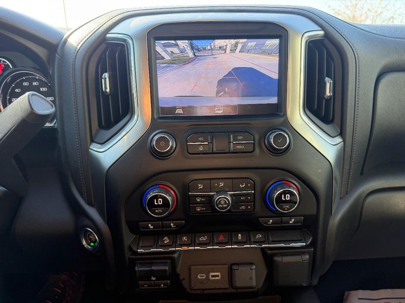 Chevrolet Silverado 1500 Vehicle Full-screen Gallery Image 14