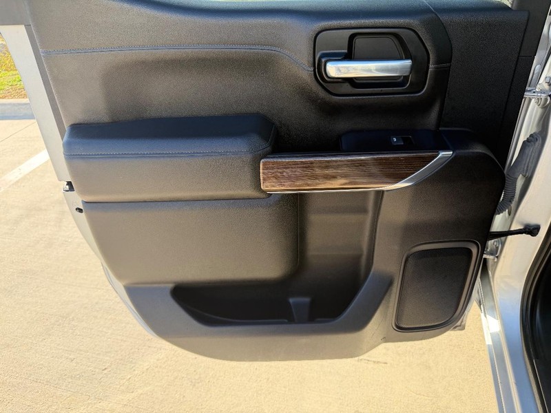 Chevrolet Silverado 1500 Vehicle Full-screen Gallery Image 15