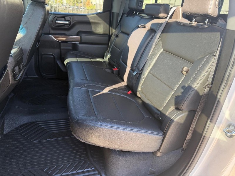 Chevrolet Silverado 1500 Vehicle Full-screen Gallery Image 17