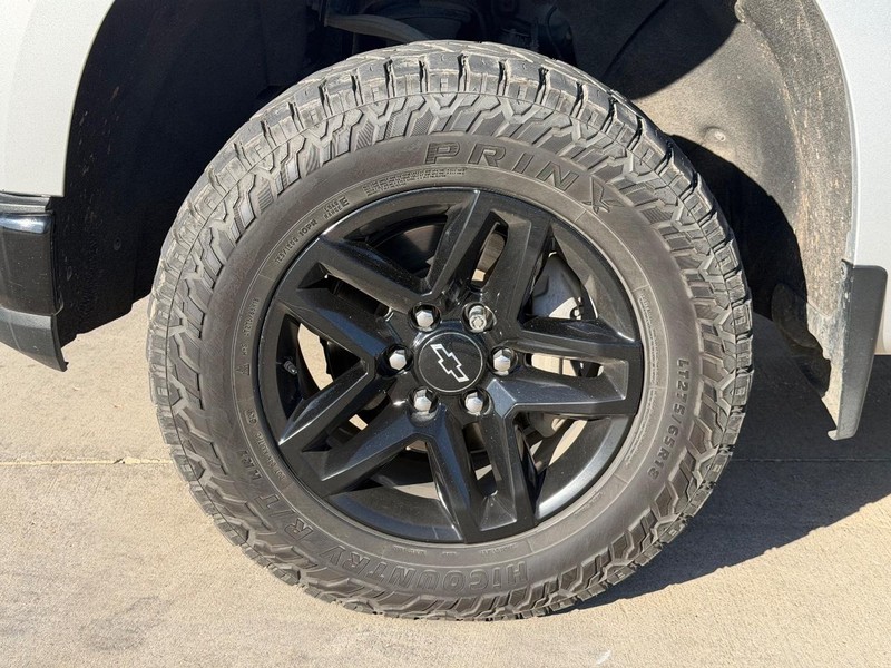 Chevrolet Silverado 1500 Vehicle Full-screen Gallery Image 23