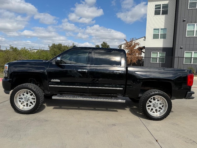 Chevrolet Silverado 1500 Vehicle Full-screen Gallery Image 03