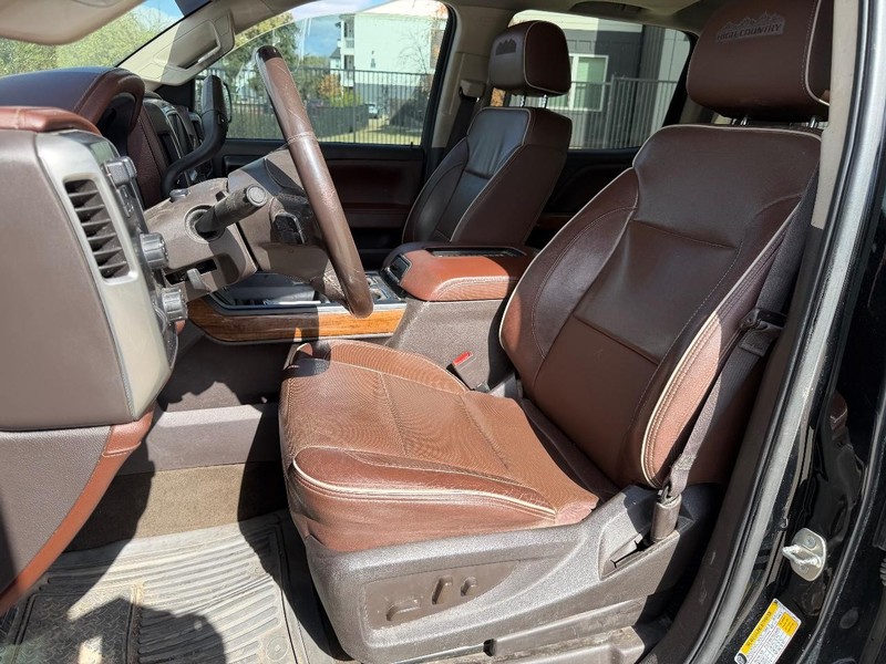 Chevrolet Silverado 1500 Vehicle Full-screen Gallery Image 12