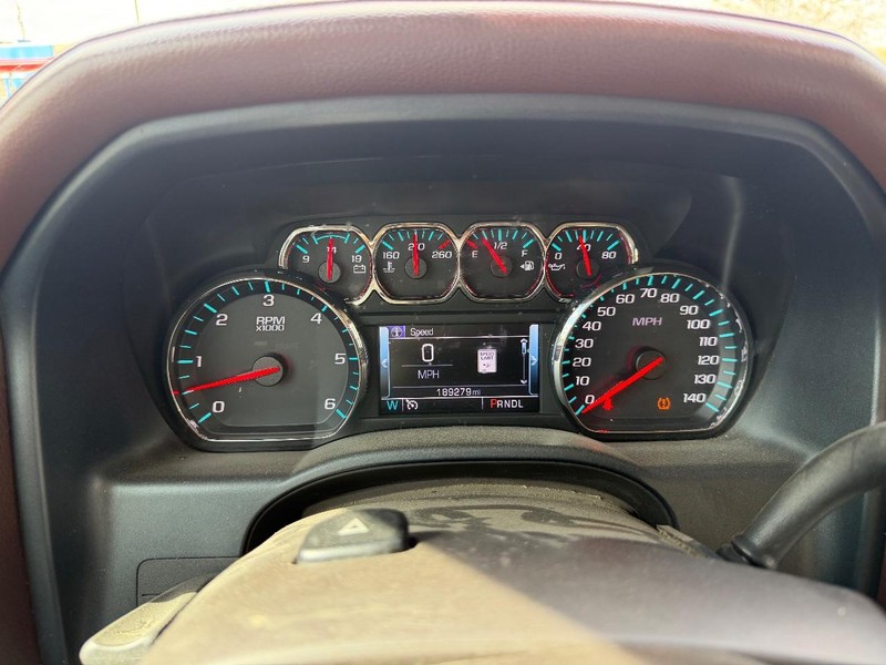 Chevrolet Silverado 1500 Vehicle Full-screen Gallery Image 13