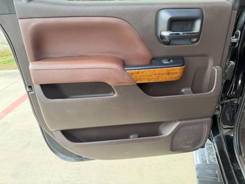 Chevrolet Silverado 1500 Vehicle Full-screen Gallery Image 15