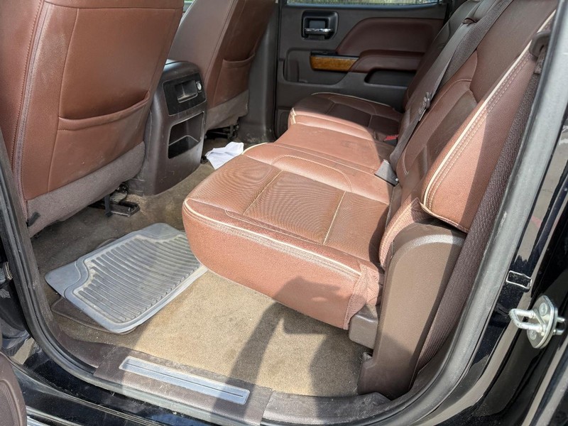 Chevrolet Silverado 1500 Vehicle Full-screen Gallery Image 16