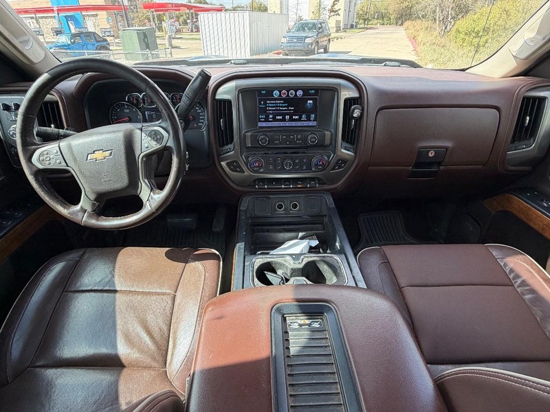 Chevrolet Silverado 1500 Vehicle Full-screen Gallery Image 18