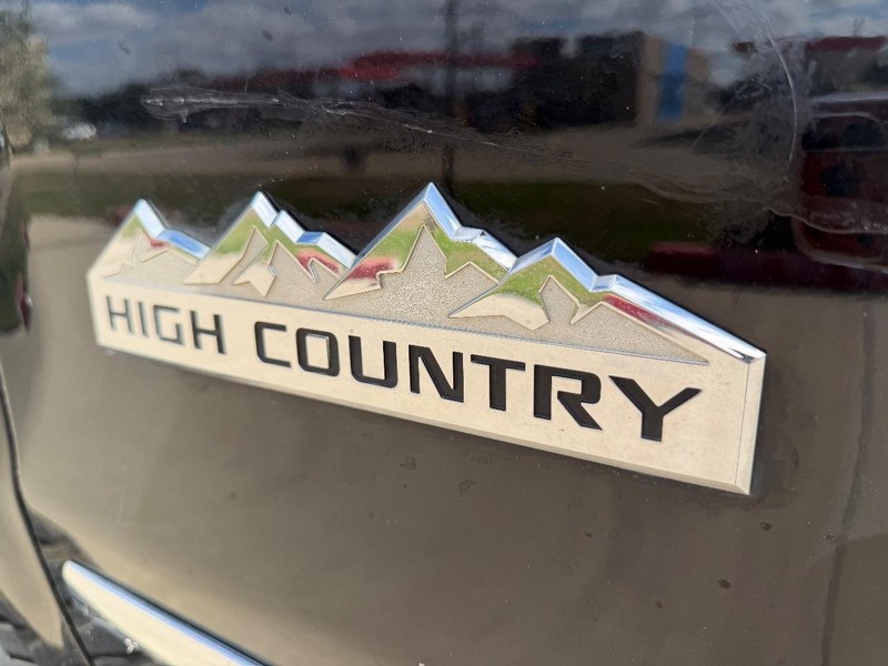 Chevrolet Silverado 1500 Vehicle Full-screen Gallery Image 21