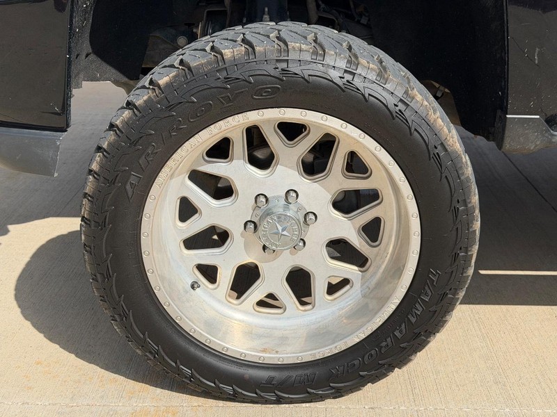 Chevrolet Silverado 1500 Vehicle Full-screen Gallery Image 22