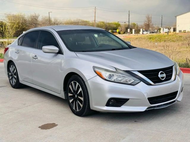 Nissan Altima Vehicle Full-screen Gallery Image 08