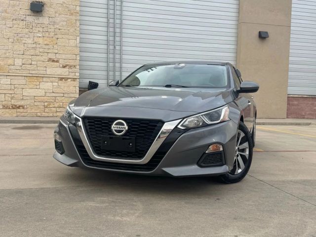 Nissan Altima Vehicle Full-screen Gallery Image 03