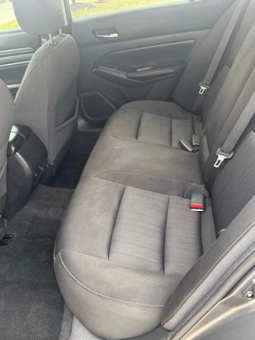 Nissan Altima Vehicle Full-screen Gallery Image 16