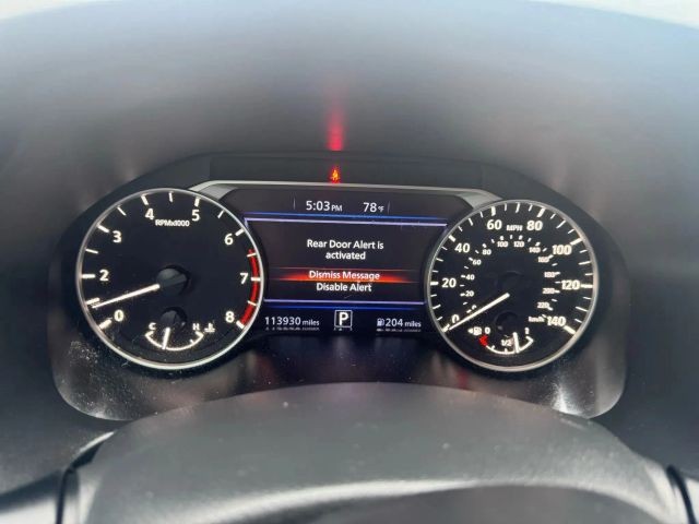 Nissan Altima Vehicle Full-screen Gallery Image 21